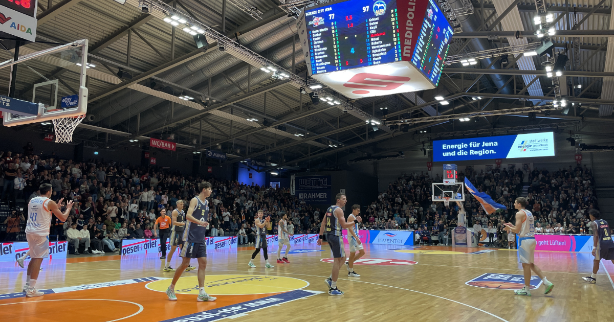 Im Duell zwischen Science City Jena und Alba Berlin musste sich das Team von Headcoach Björn Harmen in der Sparkassen-Arena in Jena vor 3125 Zuschauern mit 97:78 geschlagen geben.