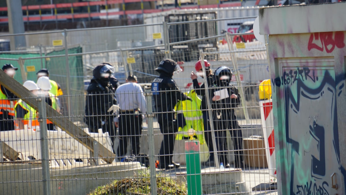 Verdacht der Schwarzarbeit; Razzia auf der Baustelle der Carl Zeiss AG in Jena